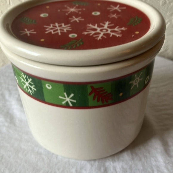 Longaberger: Christmas Holiday One Pint Crock with Lid - Picture 15 of 16
